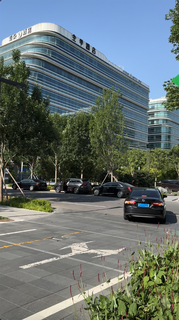 24小時洗車充電全配套，文鋒停車場服務(wù)再升級